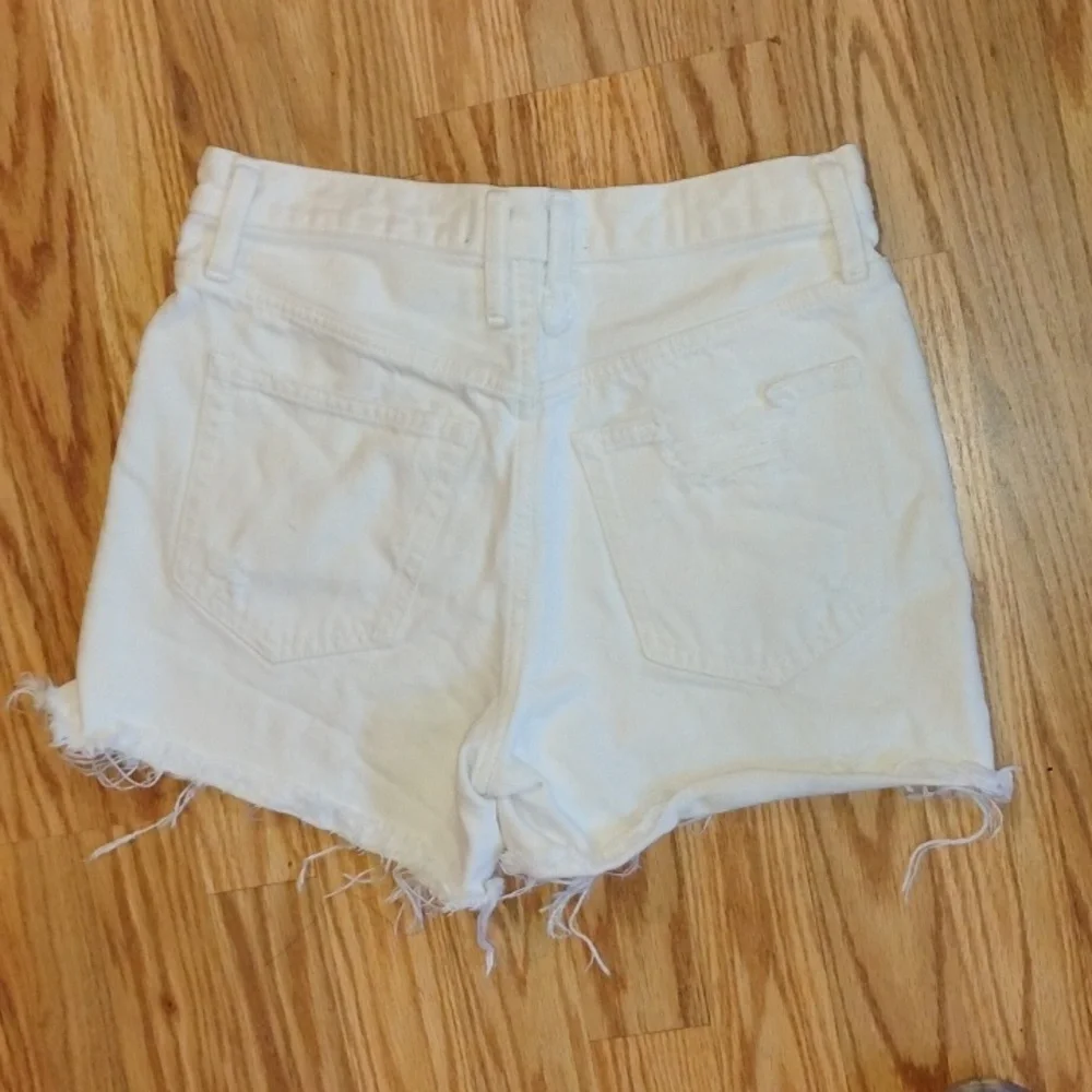 ☯️We The Free Makai Distressed White Cutoff Jean Shorts 26 - Picture 4 of 5